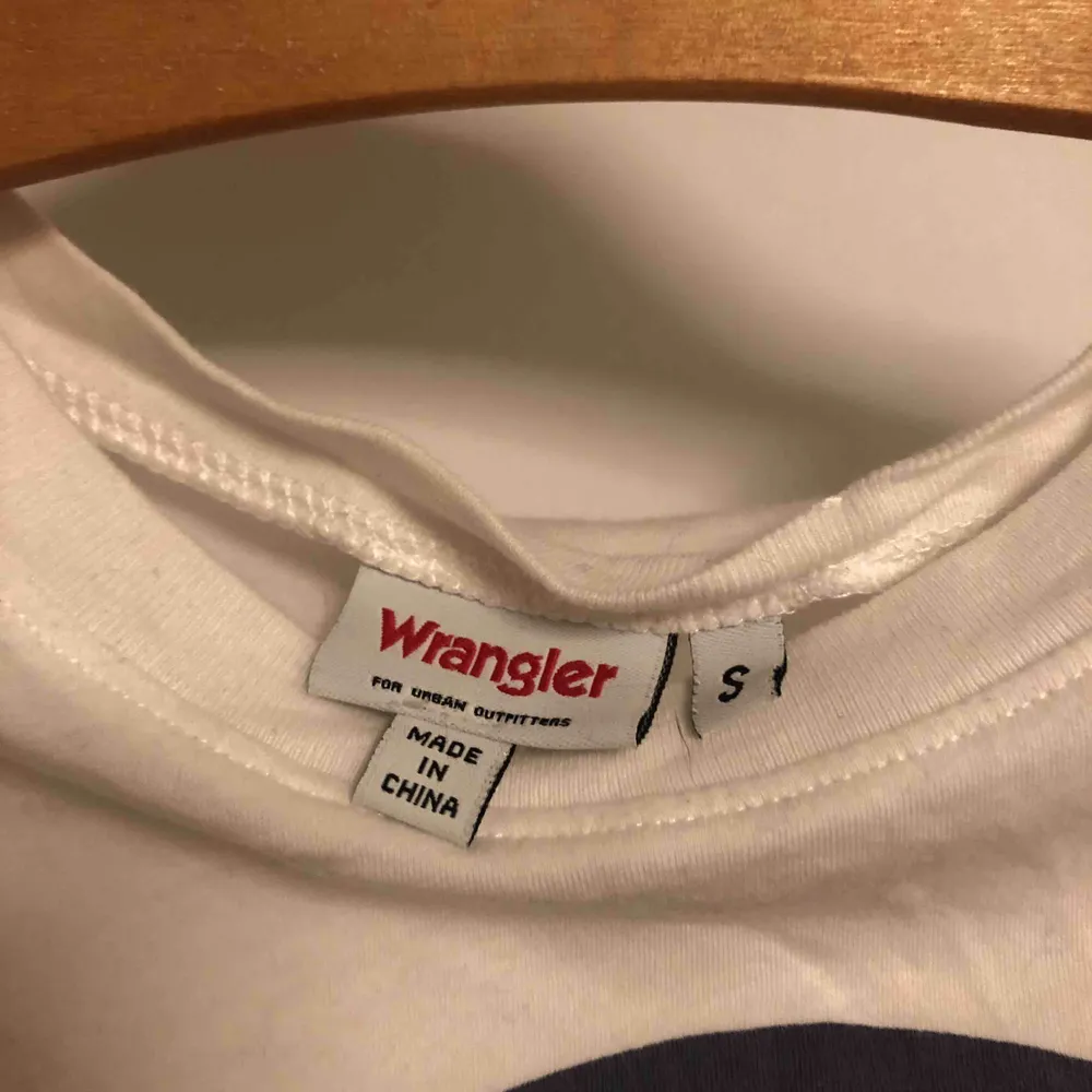 Retro wrangler t-shirt, ändats använd ett fåtal gånger  Frakt tillkommer😘. T-shirts.
