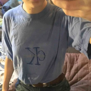  - En Calvin Klein t-shirt. Köpt second hand!