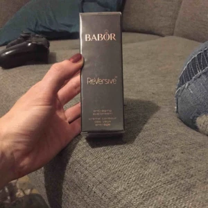  - ögonkräm .Oöppnad i förpackning . Org pris 1200kr 