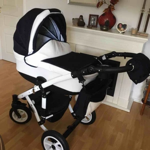  - Helt oanvänd och ny Finns med alla tillbehör och barnvagnen går att ha i 3 olika lägen . Tar med foton om det önskas. Hjulen är stabila o tål både vinter och uppförsbackar . Helt oanvänd barnvagn med bra kvalité