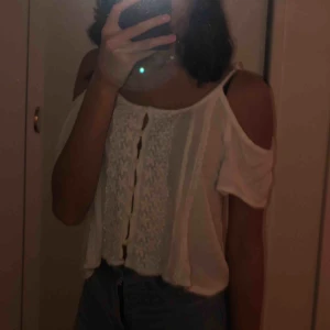  - Fin blus. Säljer pga ingen användning, kan diskutera pris vid snabb affär 