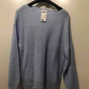  - Storlek L stickat tröja oanvänd 
