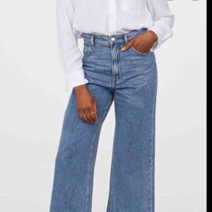 Superfina ”wide jeans” från Lindex. Använda fåtal gånger, jättefint skick! Frakt tillkommer (Nypris 399kr)☺️❤️