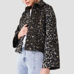  - superfin jacka från nakd köpt här på plick som aldrig blivit använd!! Superfint skick kommer inte till användning bara!!🥰