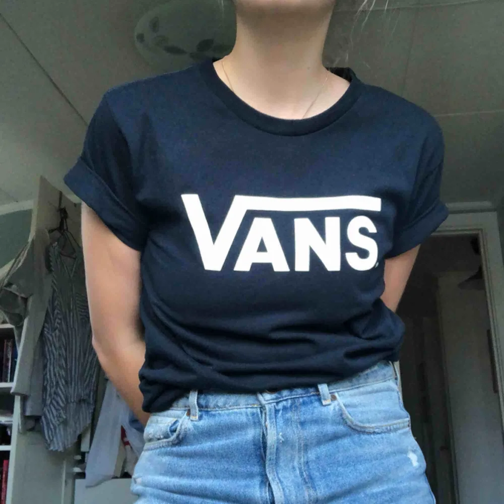 Tshirt från Vans! 🌸 Supersnygg men lite liten för mig tyvärr!. T-shirts.