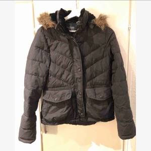  - Fin kort vinterjacka från Ralph Lauren. Knappt använd 😊