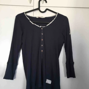  - Oddmolly tröja i storlek M (stor i storlek)   Använd ett par gånger  (Köpare står för frakt) eller mötes i Linköping) 