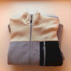  - Supermysig, oversized fleecetröja från Monki. Kan mötas upp i Katrineholm/Norrköping eller frakta för 60kr extra!