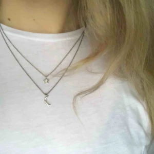  - Dubbelt halsband med en måne och en stjärna! Använd endast en gång! Köparen betalar eventuell frakt! ❤️