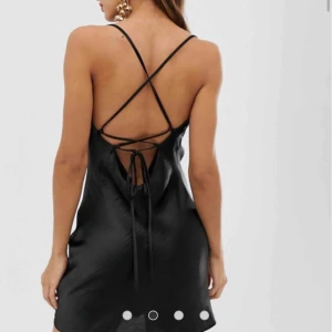  - Någon som säljer denna klänning från asos? Storlek S-M