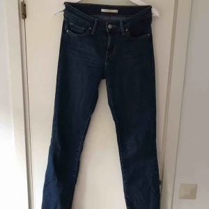  - Mörkblåa. Använda men i bra skick. Frakt tillkommer! 