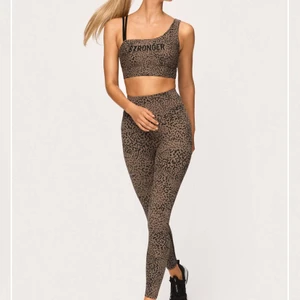 Stronger tights  - Säljer nu dessa stronger tights, använda 1 gång men insett att de inte riktigt passar mig! Nypris:699;-