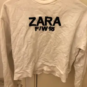 Vit tröja ifrån Zara i storlek S