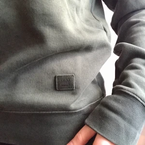 Acne, sweatshirt, grön XS - Acne, grön sweatshirt. Storlek XS, bomull. 