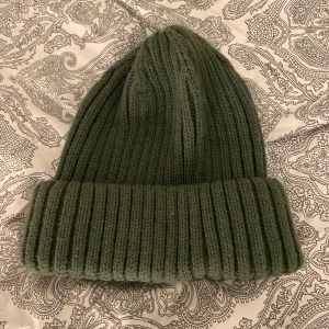 Söt Mössa  - Från lager157! Använd få gånger 💚 färgen är verkligen sååååå fin 