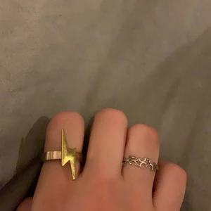 Ringar - Jätte coola ringar💕💕 blixt ringen 70kr stjärnringen 30kr❤️ eller båda för 100kr