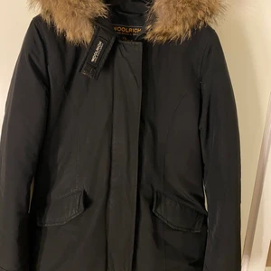 Woolrich Parka S - Säljer min Woolrich för att jag inte längre använder den. Köpte den för 2 år sedan men den är i gott skick! 