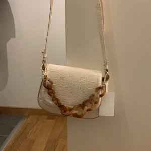 Väska - Väska från H&M. Aldrig använd.