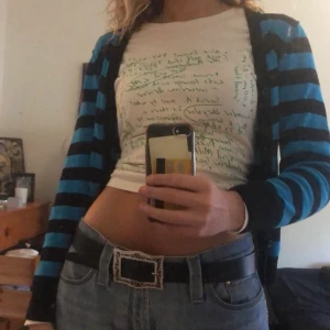 Randig kofta - Supersnygg kofta!!! Den blåa färgen är lite ljusare eftersom bilden e rätt mörka 😘 skriv för fler bilder