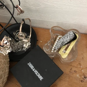 Hårklämmor  - Olika märken, hör av er om vilken ni är intresserade av! Pris mellan 15 - 45 kr👼🏼💫