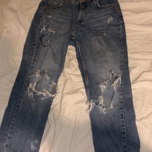 Säljer dessa coola och snygga jeans då dem inte kommer till användning längre. Storlek S, frakten blir 88kr🙂