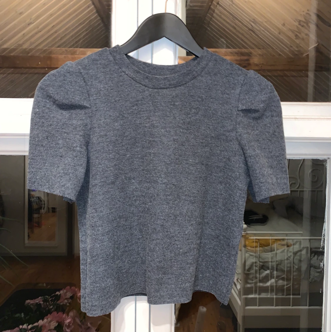 Topp med lite puffärmar  - 91