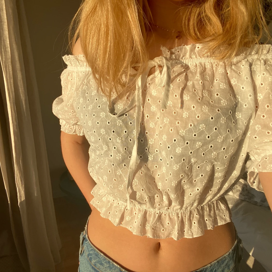 Vit broderad crop top - 90