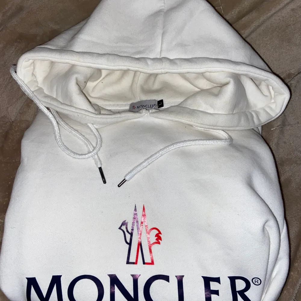 Nyskick hoodie från Moncler i nyskick i princip. Hoodies.