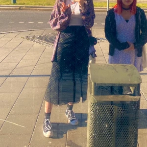 Lång kjol från Urban Outfitters - Intressekoll på en superfin kjol från Urban Outfitters köpt i somras! Använd kring 6 gånger och i superfint skick. Jag älskar verkligen denhär kjolen, men tyvärr kommer den inte till användning. Bara skriv om ni har några frågor💕 priset kan diskuteras!