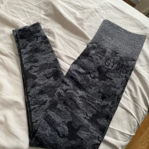 Gymshark  - Helt nya tights från gymshark, säljer pga att jag inte tycker det är min stil riktigt! 