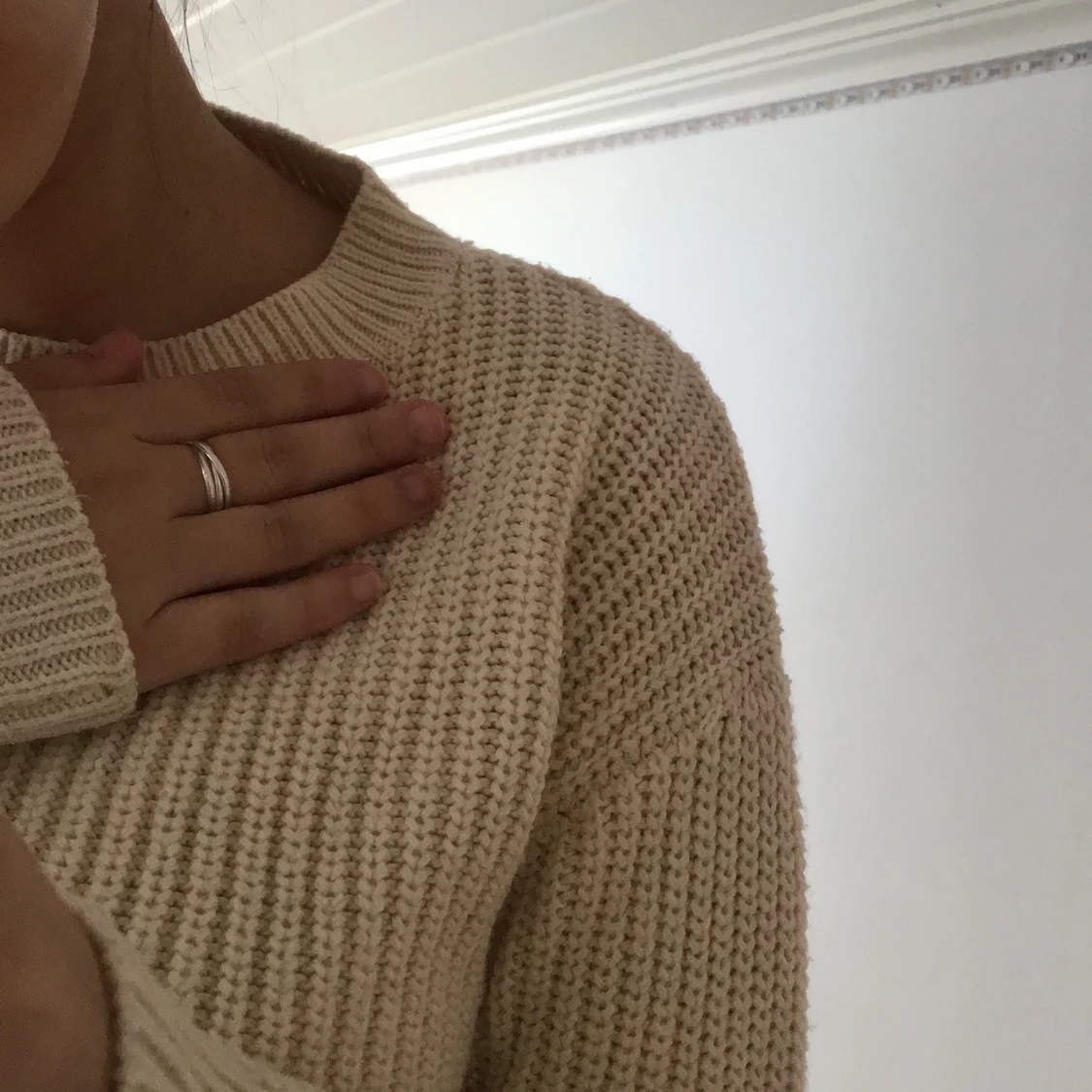 Stickad tröja i creamwhite - 90
