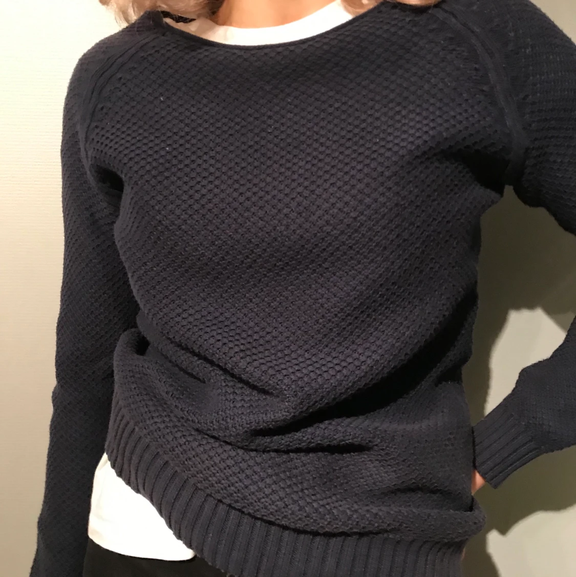 Marinblå stickad tröja