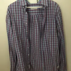 cool, rutig oversized skjorta<33 Säljer pågrund av att den inte kommer till användning längre💋