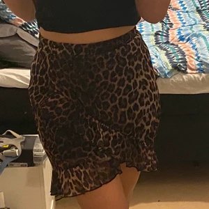 Volang kjol!!🤎🤎 - Säljer min jätte fina volangkjol för att den inte kommer till användning🤍 Frakt tillkommer!