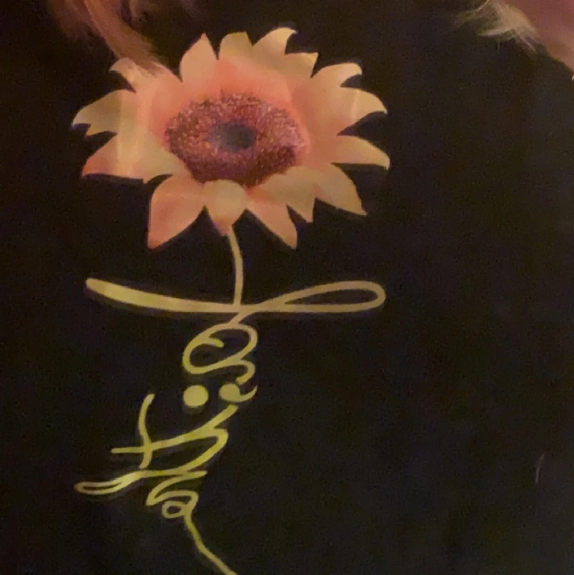 Svart t-shirt med solros på - 90