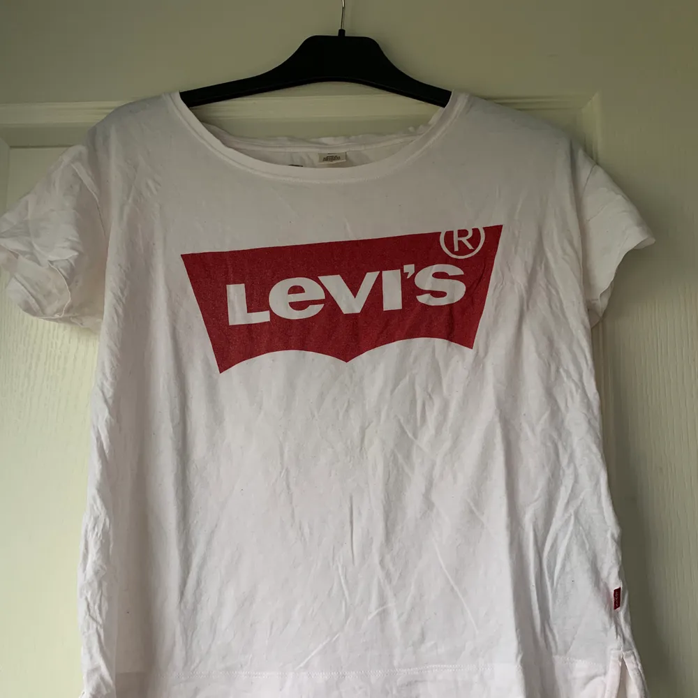 En vit Levis T-Shirt✨. T-shirts.