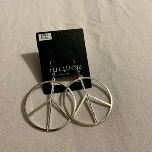 Örhänge  - Ny skick, Finns i alvik Stockholm Kan även skicka via post