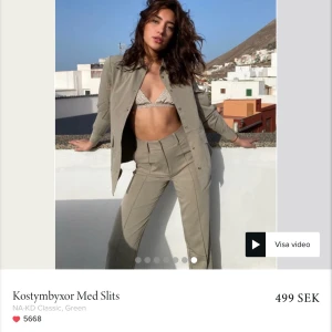 Nakd kostymbyxor med slits - Säljer dessa kostymbyxor i ett bra skick. Använda cirka 1-2 ggr så de är knappt använda. 