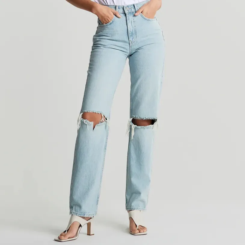 Jättepopulära, eftertraktade jeans från Gina Tricot. Säljes pga används tyvärr inte💙 Aldrig använda! Storlek 38, men passar mig som är en 36a. . Jeans & Byxor.