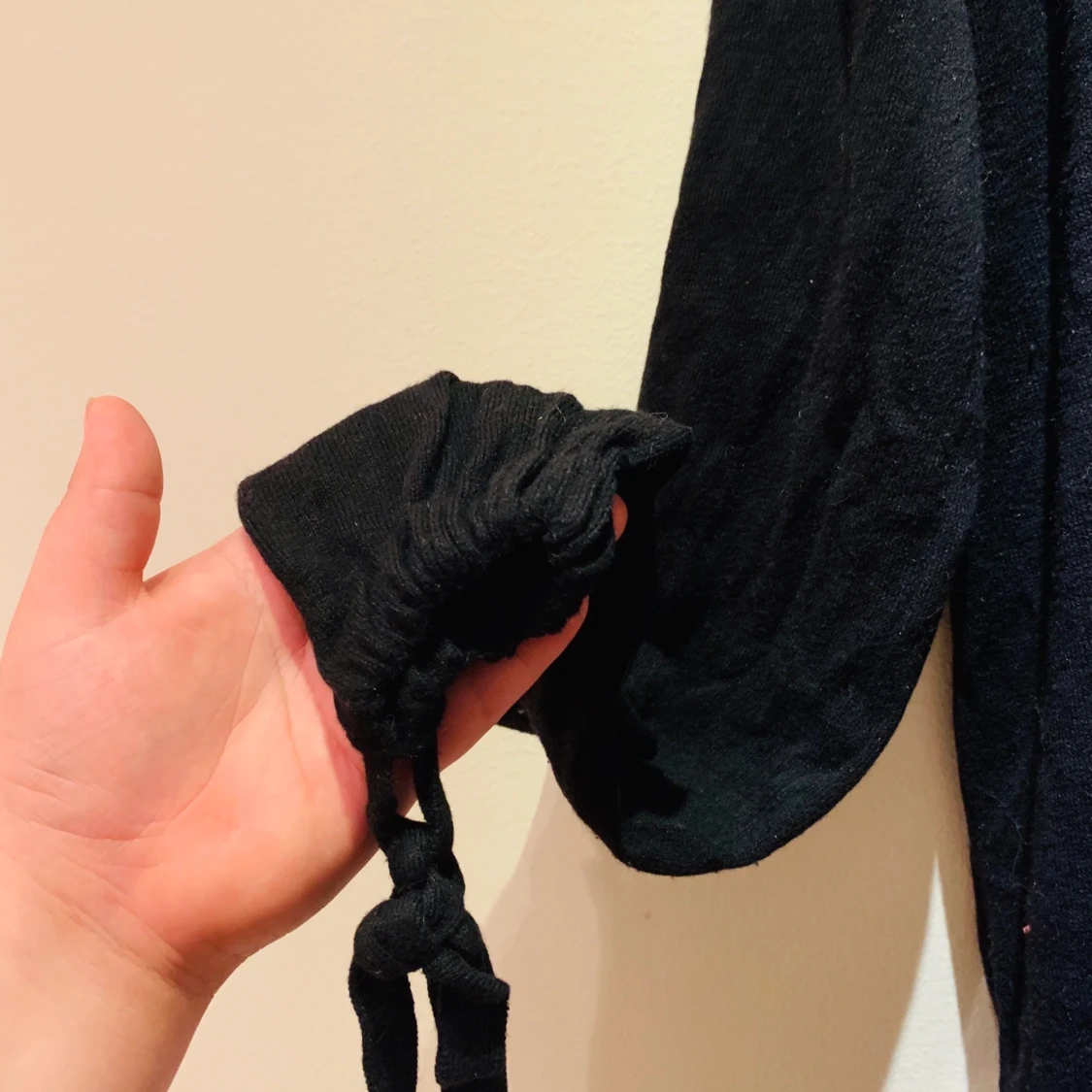 Svart tröja med detalj  - 91