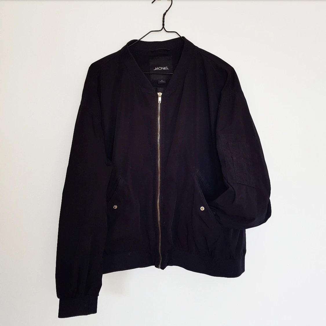 Svart bomberjacka från Monki  - 90