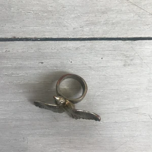 Primark ring  - Fin ring med fågel