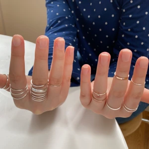 Skitfina ringar! - Skitfina ringar i olika storlekar och färger (ej äkta guld eller silver). Se bild 2 & 3 för storlekar och pris. Skriv om du är intresserad! <3