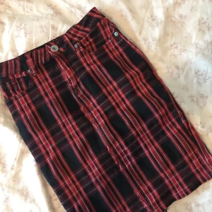 Super fin kjol! - S, säljer den för 50kr frakt:20kr