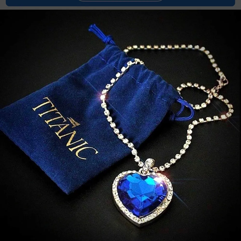 💙 Brand new Zafir blue pretty silvet 925 necklace for you is fashioned with  blue glas shaped heart  created sapphire framed in twinkling diamonds which is a replica of the titanic necklace. Enjoy!💙  bjuder på portot   . Accessoarer.