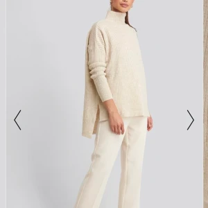 Tröja från NA-KD.  - Säljer denna mysiga tröja från NA-KD. I storlek 36. 