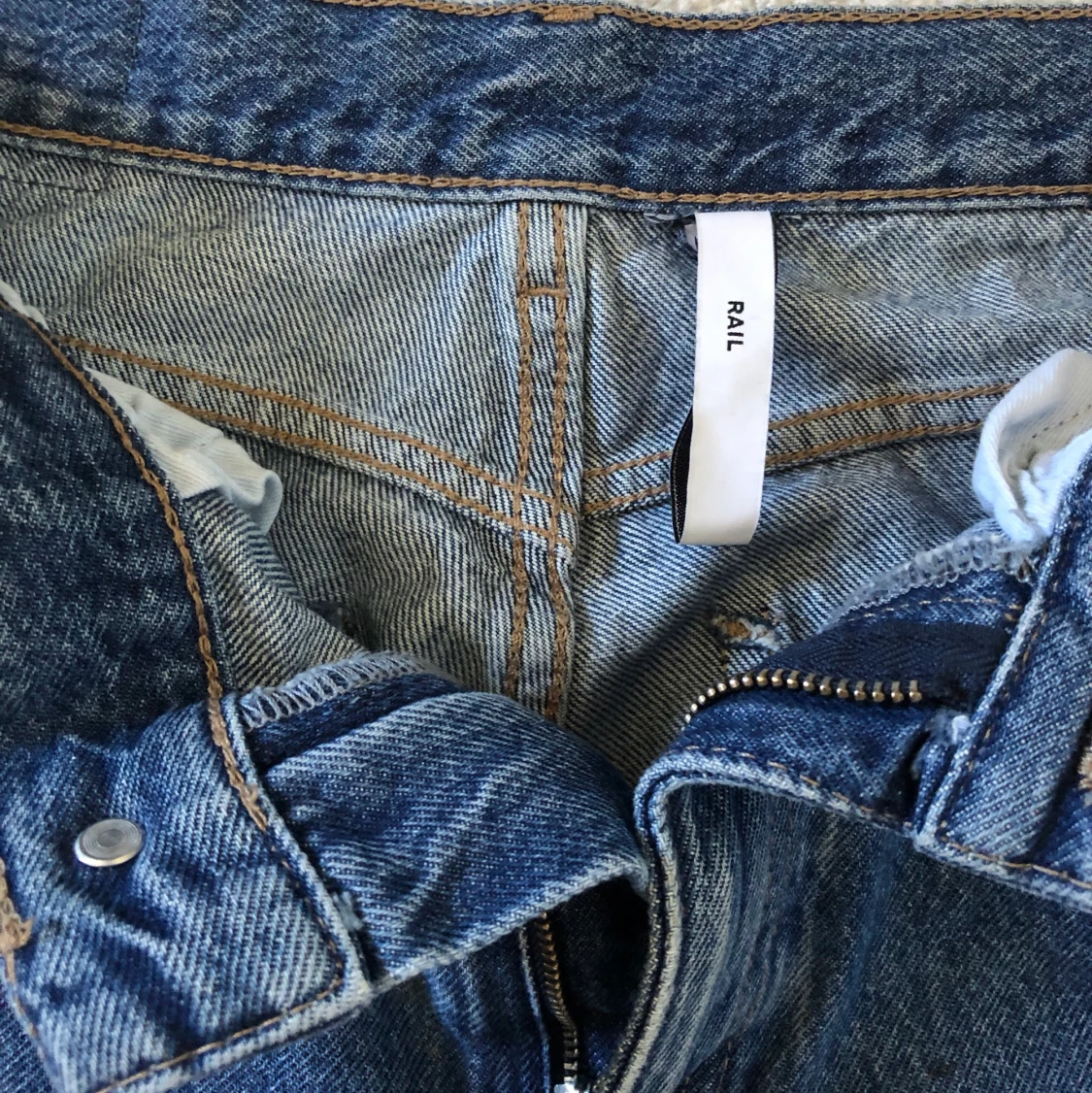 Weekday rail jeans storlek 26/32  - 91