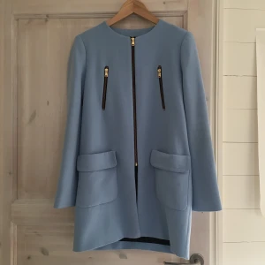 Jacka ZARA - Jacka från ZARA som var superpoppis några år sen. Använd men i gott skick. Storlek S