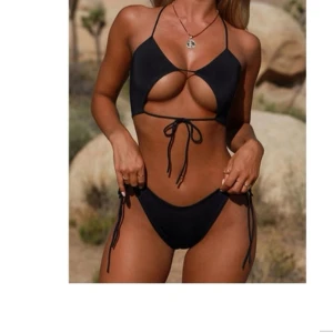 Bikini  - Säljer denna sjukt snygga bikinin. Ligger kvar i förpackningen. Aldrig använd. Storlek s. Inlägg finns i den 