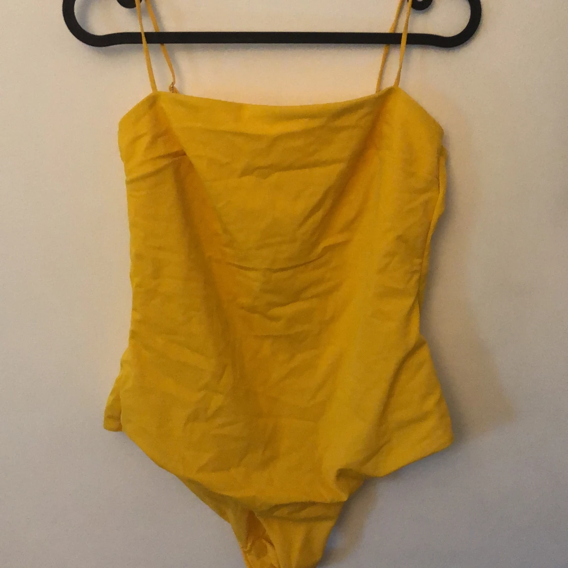 Gul baddräkt 